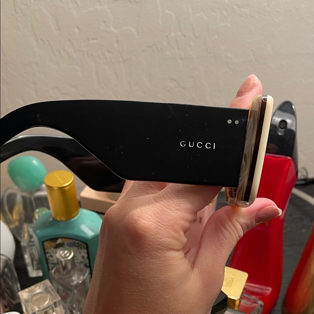 Gucci Black and Cream Sunglasses